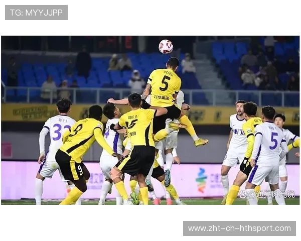 天津津门虎反击三人连线,最后一脚射门被门将挡出 天津津门虎反击三人连线,最后一脚射门被门将挡出